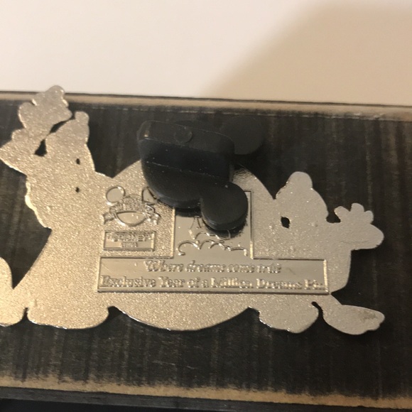 Disney pin  “The year of a million dreams” - Picture 2 of 3